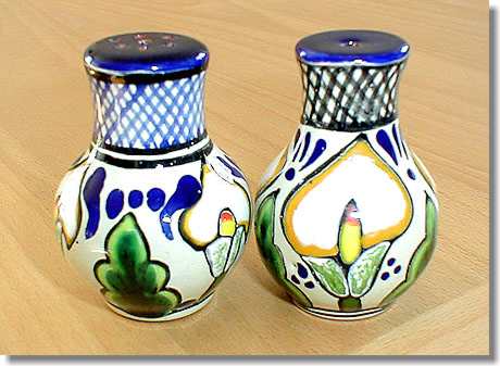 Artesania (mexikanische Handwerkskunst), hier ein Salz- und Pfefferstreuer