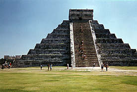 Pyramide El Castillo (Pyramide des Kukulk�n) in Chich�n Itz�
