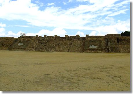 Umkreissuche: Monte Albn - Nordplattform