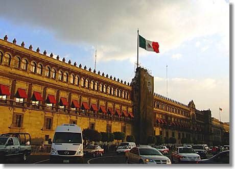 Umkreissuche: Der Nationalpalast in Mexiko-Stadt